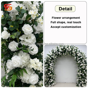 Arco Floral Decorativo para Entrada de Ceremonia de Boda en Jardín al Aire Libre, Color Blanco y Verde - Product Image 2
