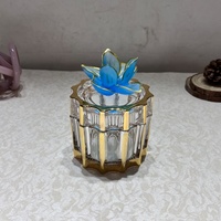 Bouteille diffuseur en verre côtelé à bord doré avec bouchon fleur de lotus rose – Décoration de luxe pour parfum d'ambiance arabe – Récipient en verre pour parfum