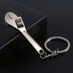 Llavero con Forma de Llave Inglesa de Metal Mini con Logotipo Personalizado, Llavero Pequeño con Forma de Llave Inglesa para Promociones de Ferreterías - Product Image 5