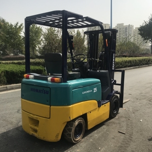 Montacargas Eléctrico Komatsu Usado de 2.5 Toneladas con Batería de Plomo-Ácido, Desplazador Lateral Eléctrico, Altura de Elevación de Horquillas de 2.2m - Product Image 5