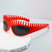 Nouvelles Lunettes de Soleil Unisexe pour Enfants Tendance et Originales, Protection UV400 Non Polarisée, Monture Pleine Forme Concave, Idéales pour l'Été et le Cyclisme