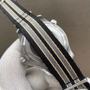 Reloj Mecánico para Hombre, Nuevo Modelo con Logotipo Personalizado OEM, Función de Alarma y Buceo, Resistente al Agua 30 bar, Acero Inoxidable de Lujo con Cristal de Zafiro - Product Image 3