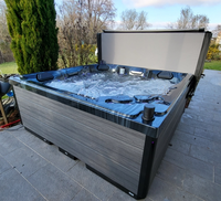 Fournisseur de spas en gros, spa extérieur pour 5 personnes avec 2 chaises longues, jacuzzi en acrylique avec massage