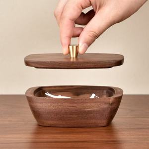 Boîte à cure-dents en bois massif, couverte, faite à la main, rangement de bureau pour usage domestique - Product Image 1
