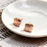 Boucles d'oreilles clous trèfle minimalistes en argent sterling 925 plaqué or rose 18 carats, bijoux de mariage et de fiançailles en forme de fleur à quatre feuilles