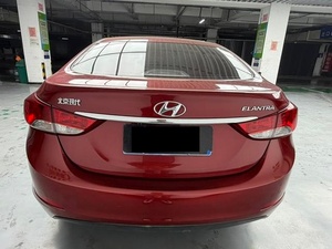 Hyundai Elantra d'occasion pas chère, berline compacte économique en carburant, habitacle spacieux et voiture familiale d'occasion fiable - Product Image 5