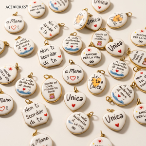 Appunti d'amore italiani |   Ciondolo Charm in Acciaio Inossidabile Placcato Oro 18K PVD con Frase Dipinta a Mano in Smalto |   Impermeabile e Antiossidante - Product Image 4