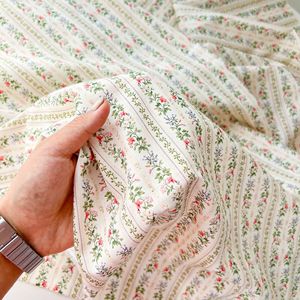 Vente Flash <span class=keywords><strong>Tissu</strong></span> Popeline 100% Coton Imprimé Floral Léger Écologique Personnalisable Sans MOQ <span class=keywords><strong>pour</strong></span> Chemises et Robes de Filles - Product Image 2