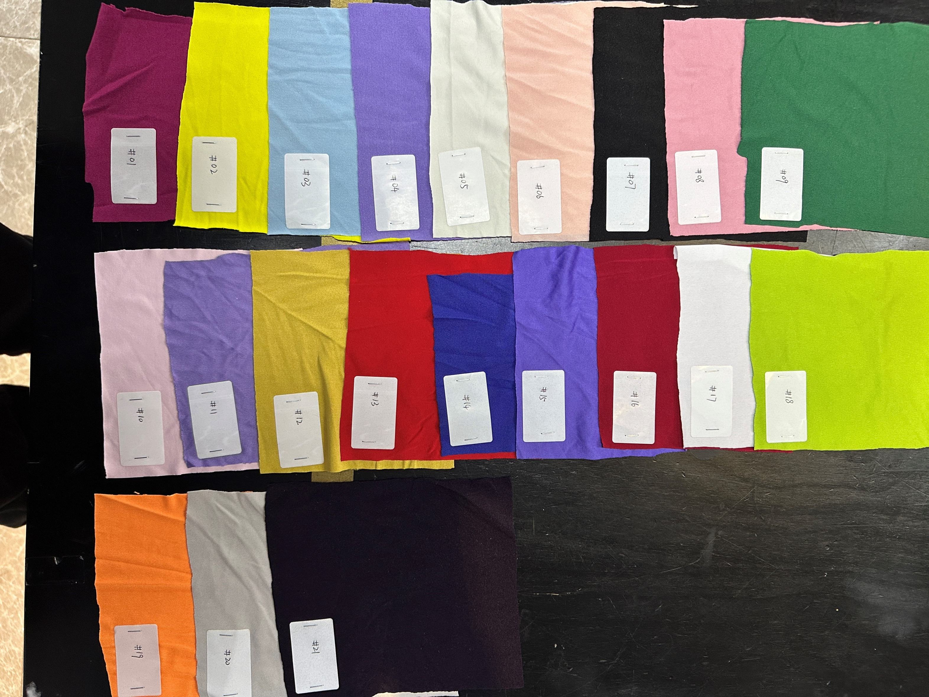 Contactez-nous pour obtenir la dernière carte de couleurs.