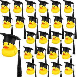 Venta al por mayor: Adorno de coche de plástico con diseño de pato amarillo, regalo de graduación lindo y elegante - Product Image 1