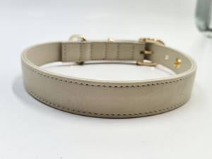 Collar de perro de cuero vegano suave ajustable con logotipo dorado personalizado, beige, marrón, sólido, de lujo - Product Image 5