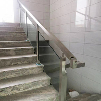 Système de garde-corps d'escalier moderne en acier inoxydable de qualité supérieure avec verre trempé finition satinée/miroir pour hôtels et villas