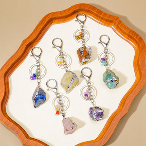 Vente en gros d'objets artisanaux en cristal, porte-clés en <span class=keywords><strong>pierre</strong></span> brute naturelle, charme de sac Reiki, pendentif clé, cadeau - Product Image 3