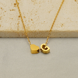 Collier Cœur Initial en Acier Inoxydable Plaqué Or 18K, Petit Collier Cœur avec Lettre, Collier Personnalisé avec Monogramme pour Femme - Product Image 3