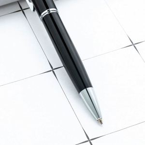 Stylo publicitaire créatif en métal noir 1,0 mm avec logo personnalisé, cadeau promotionnel pour hôtel et entreprise - Product Image 3