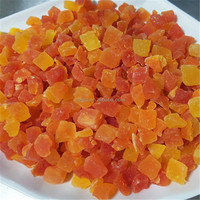 Gedroogde zoete papaja in blokjes Kleurrijk fruit in blokjes Fruit in blokjes Congee Bloemenfruitthee Havermout Fruitvulling Jam Klaar om te eten