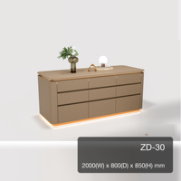 Table de toilette Tan Walk in Robe Island à 6 tiroirs, avec poignées intégrées, finition dorée, éclairage LED et revêtement en cuir microfibre