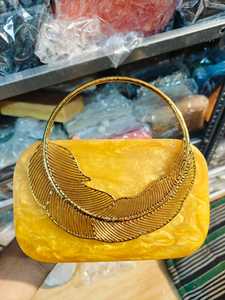 Embragues de resina hechos a medida con asas decorativas de latón y adornos ideales para reventa en tiendas de accesorios de moda - Product Image 4