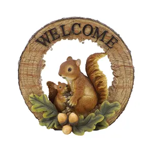 Fabbrica personalizzata animale artigianale resina luci ad energia solare Decor segno di benvenuto statua del giardino scoiattolo