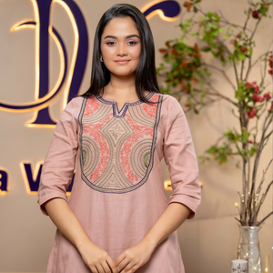 Robe maxi décontractée pour femmes en lin rose pâle de qualité supérieure, durable, avec broderie géométrique - Product Image 2