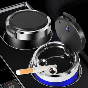Cenicero para coche con revestimiento metálico, tapa abatible, iluminado e integrado para uso en vehículos - Product Image 2