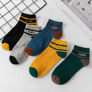Hohe Qualität aus China Probe Socke Hersteller Custom Logo Bunte modische Sox kurze Söckchen Kleid Baumwolle Herren Socken