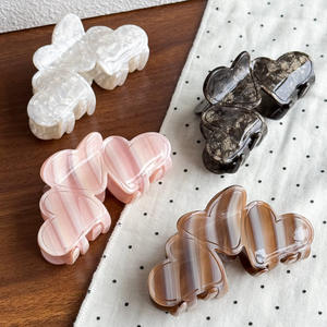 Nuevo Estilo, Pinza para el Cabello de Moda, Accesorios Dulces para el Cabello, Pinza de Acetato Color Esmerilado con Forma de Corazón para Mujer - Product Image 1