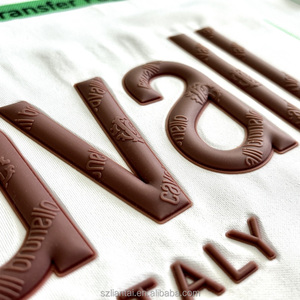 Tùy chỉnh 3D hive-kết cấu Silicone PVC logo dập nổi truyền nhiệt rửa kháng Hàng may mặc Giày thể thao đồng phục - Product Image 6