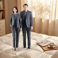 Blouses de Chef Professionnelles Unisexe en Polyester Tricoté à Manches Courtes avec Boutons, Personnalisables/OEM, pour Restaurants et Bars (Vente en Gros)