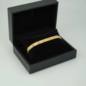Pulsera clásica de oro con un detalle de patrón cuadrado y circular, joyería moderna y tradicional para hombre y mujer. - Product Image 2