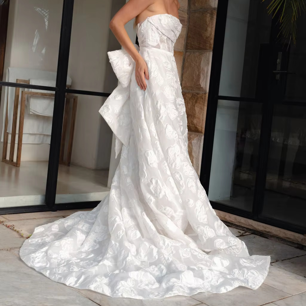 green emerald velvet dress Elegant White Floral Lace Mermaid Spring Wedding Dress Long Sleeves V-Neck Slim Bridal Dresses main image 1