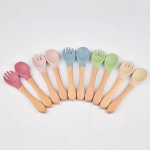 Juego de cucharas de silicona sin BPA con mango de madera, utensilios de aprendizaje para bebés - Product Image 5