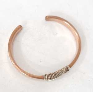 Brazalete de cobre hecho a mano con detalle magnético, diseño ajustable para hombres y mujeres, joyería de moda y regalos. - Product Image 1