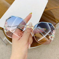 2023 luxe concepteur mode lunettes personnalisées femmes nuances sans monture diamant coupe lentille dégradé lunettes lunettes
