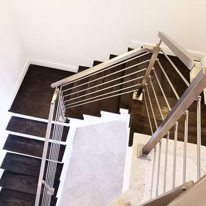 Balustrade en acier inoxydable pour balcon extérieur de villa moderne - Product Image 4