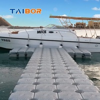 Sports nautiques, ponton de stationnement, kayak, bateau à moteur, yacht de luxe, quai flottant, plateforme flottante