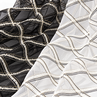 Tissu en maille brodé à motifs géométriques noir et blanc, dentelle texturée en tulle pour robe de mode, vente en gros