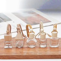 Diffuseur d'arômes suspendu pour voiture en gros, huile parfumée 6ml 8ml 10ml, désodorisant cube, flacon en verre transparent pour voiture avec bouchon en bois