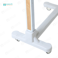 MDK CZ-607 Overbed Table Grain de Bois avec Porte-Gobelet Base en C Hauteur Réglable Bureau Roulant pour Ordinateur Portable à Usage Hospitalier