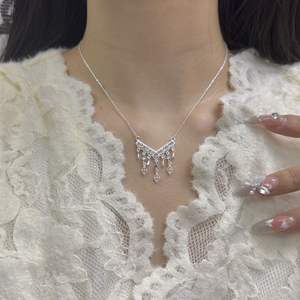 Collar de Perlas de Plata de Ley S925, Estilo Clásico de Lujo Ligero con Tres Diamantes, Estilo Reina, Color Blanco Australiano, para Mujer - Product Image 4