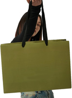 Luxury Black Paperboard Gift Bag Cardboard Packaging for Beauty Products and Candles for Shopping