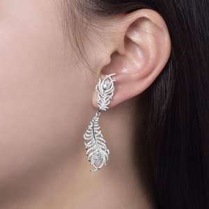 Boucles d'oreilles de luxe en argent avec plumes de paon et moissanite pour femme – Collection Mode - Product Image 2