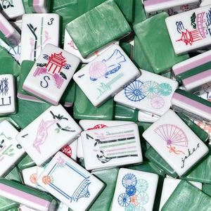 Juego de Mahjong Americano Moderno de Lujo Grabado de 4 Capas, 1-1/4 Pulgadas, Color Limón Chiffon, 160 Fichas, Tapete Imperial Cobalto para Entretenimiento y Póker - Product Image 2