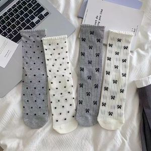 Chaussettes mi-mollet pour femmes, en coton, avec nœud et pois, respirantes, antidérapantes, anti-transpiration, style jeune - Product Image 1
