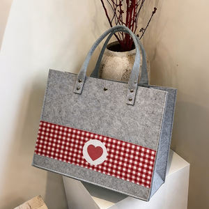 Sac fourre-tout en <span class=keywords><strong>feutre</strong></span> tendance en vente chaude, tissus en <span class=keywords><strong>feutre</strong></span> personnalisés, écologiques, réutilisables, légers, portables, grande capacité - Product Image 4