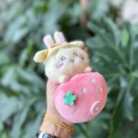 Gantungan Kunci Boneka Beruang Lucu Strawberry Car Kikawa, Boneka Beruang Lucu yang Menggembirakan Diri Sendiri, Mainan Boneka Magnetik Kreatif, Ornamen Gantung Tas