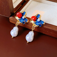 Boucles d'oreilles pendantes rétro en alliage, style aiguille d'argent vintage, élégantes et luxueuses, style palais, avec pierre principale en imitation perle, forme fleur