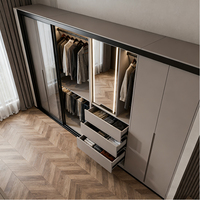 Armoire de luxe haut de gamme personnalisée en bois massif à portes coulissantes Armoire de plain-pied dans le placard Armoire en bois pour dressing