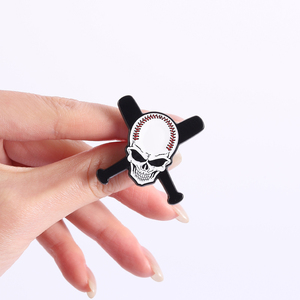 Coole schedel honkbal zonnebril broche en klassieke handschoen broche emaille pins vintage honkbal sport broche reversbadge sieraden cadeau - Product Image 4