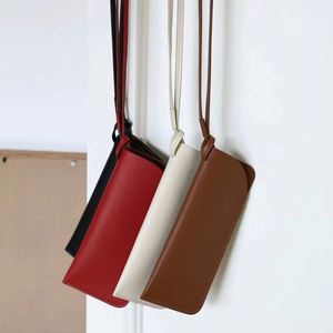 กระเป๋าใส่ไวน์หนัง PU หรูหรา สกรีนโลโก้ได้ พร้อมช่องใส่แก้ว สำหรับคริสต์มาส - Product Image 4